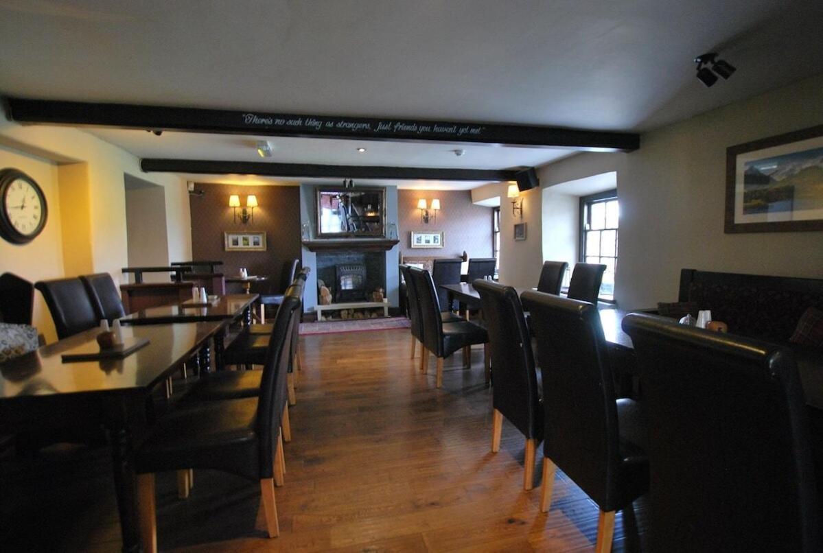 The Punchbowl Hotel Kendal Buitenkant foto